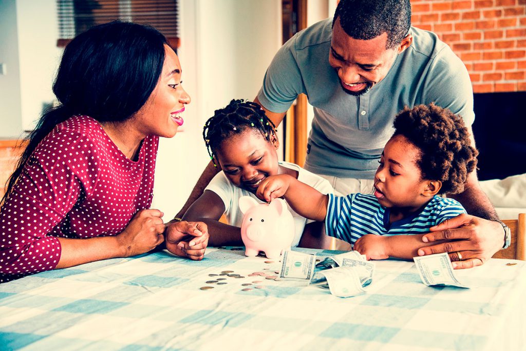 Economizar dinheiro em família torna as coisas mais fáceis